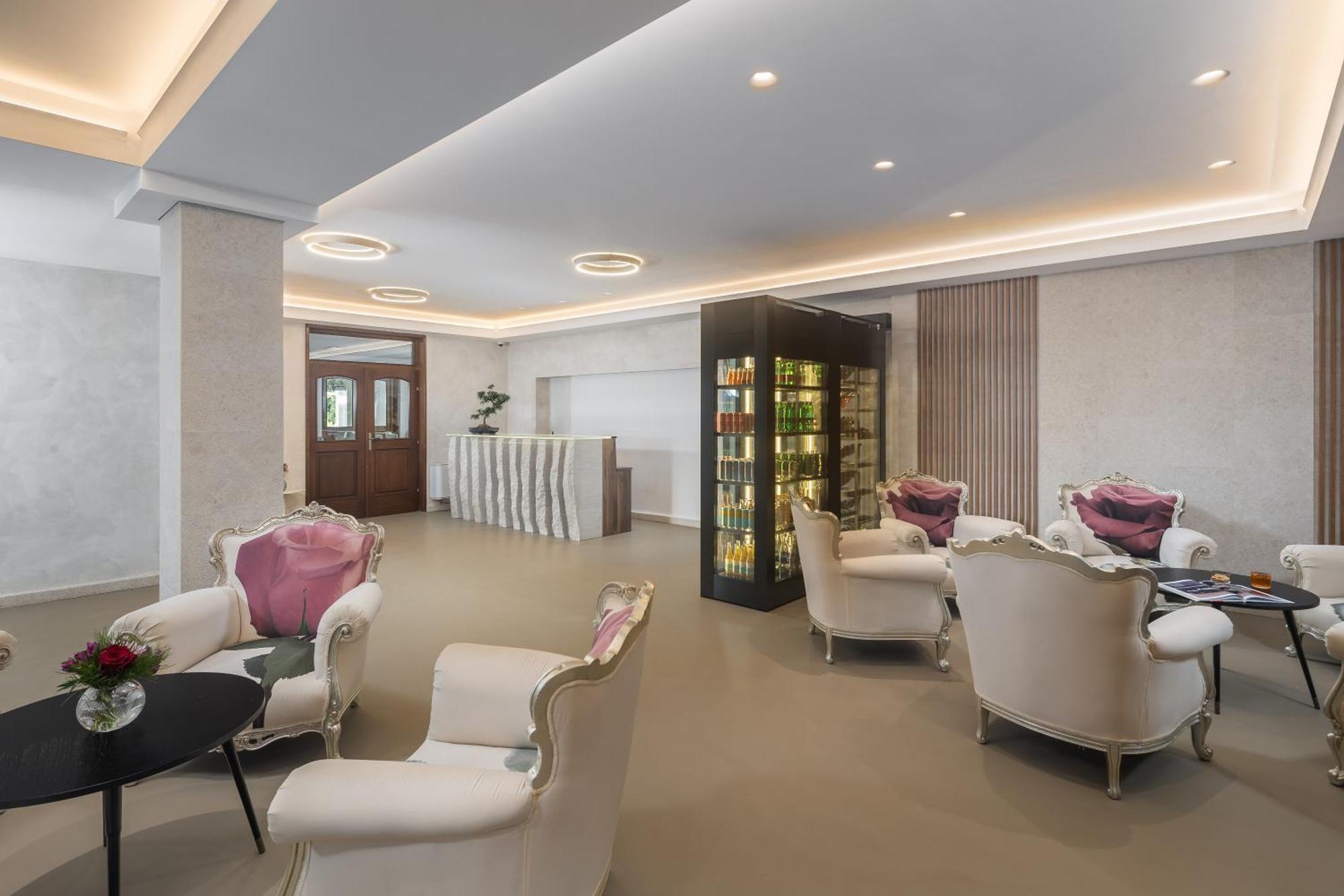 Tomi Hotel