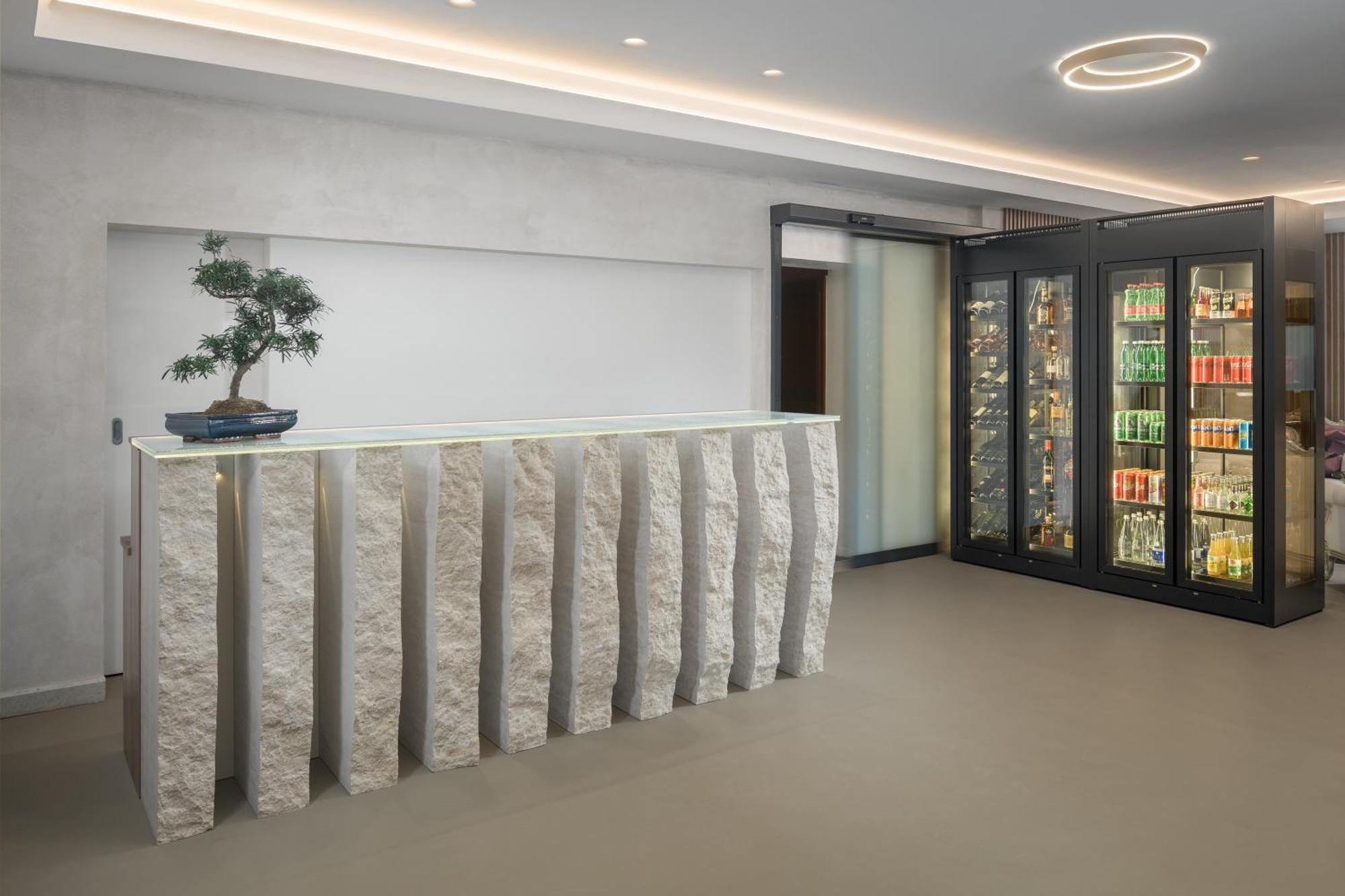 Tomi Hotel 4*