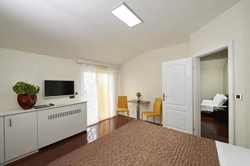 Tomi Hotel